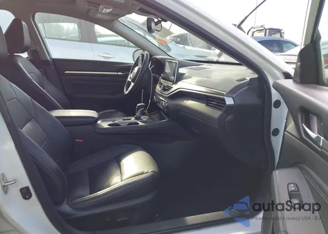 2019 Nissan Altima 2.5 Platinum z USA, uszkodzony, nr VIN 1N4BL4FV4KC116724